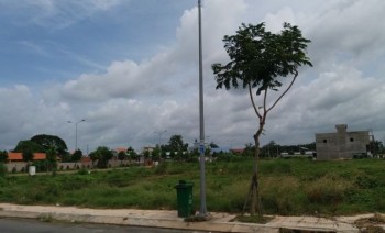 Sắp đi nước ngoài định cư nên cần sang gấp lô đất ngay KCN, đường phan văn mảng, bến lức.