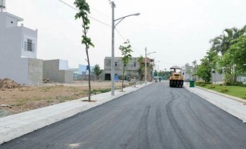 bán lô đất chính chủ trong KCN Tân Đô, đường tỉnh 824,DT 100m2,SHR, giá 180 triệu.