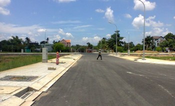 lô đất thổ cư 100%  gần nhà máy Sam Sung, ngay chợ Q9. ngân hàng hỗ trợ 70%, chỉ 850tr.LH: 0932.78.23.78